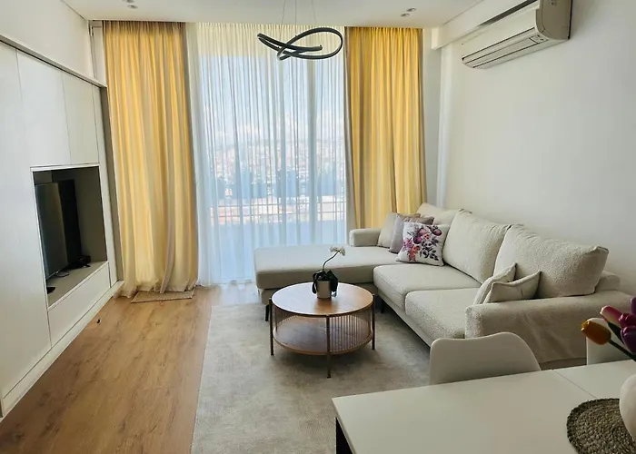 Madalin Seaside Apartment